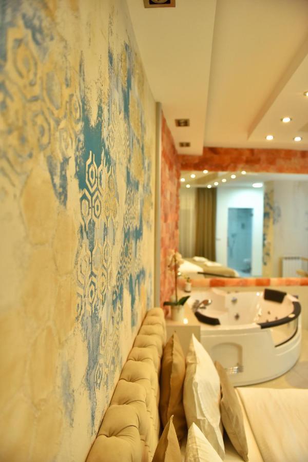 Design Apartment Premium Spa Lux 4 Star "Dubai" Completely Private Wellness & Spa Free Included Sauna & Jacuzzi & Salt Wall & Fire Place & 3D Ceilings & Business Wifi & Netflix & Keyless Code Entry & Full Smart App & Secure 2 Parking Place ชูปริยา ภายนอก รูปภาพ