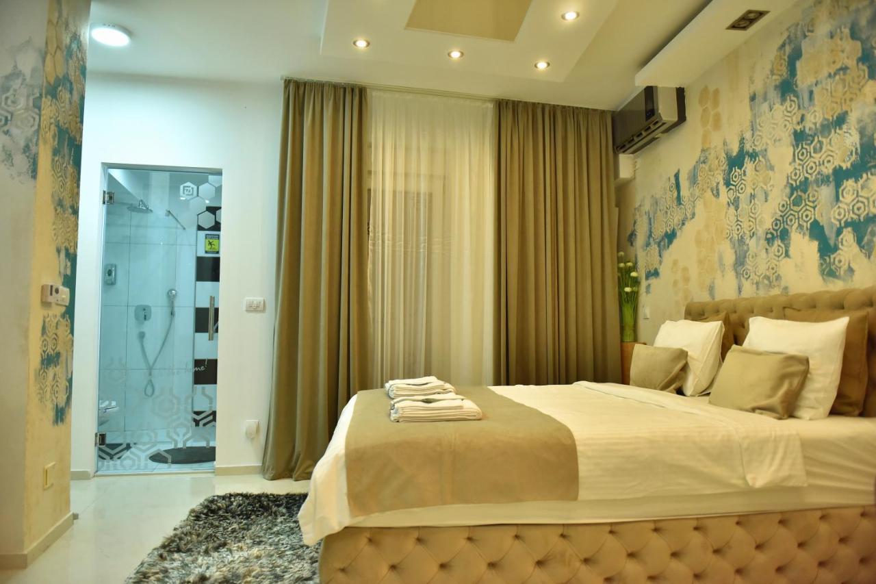 Design Apartment Premium Spa Lux 4 Star "Dubai" Completely Private Wellness & Spa Free Included Sauna & Jacuzzi & Salt Wall & Fire Place & 3D Ceilings & Business Wifi & Netflix & Keyless Code Entry & Full Smart App & Secure 2 Parking Place ชูปริยา ภายนอก รูปภาพ