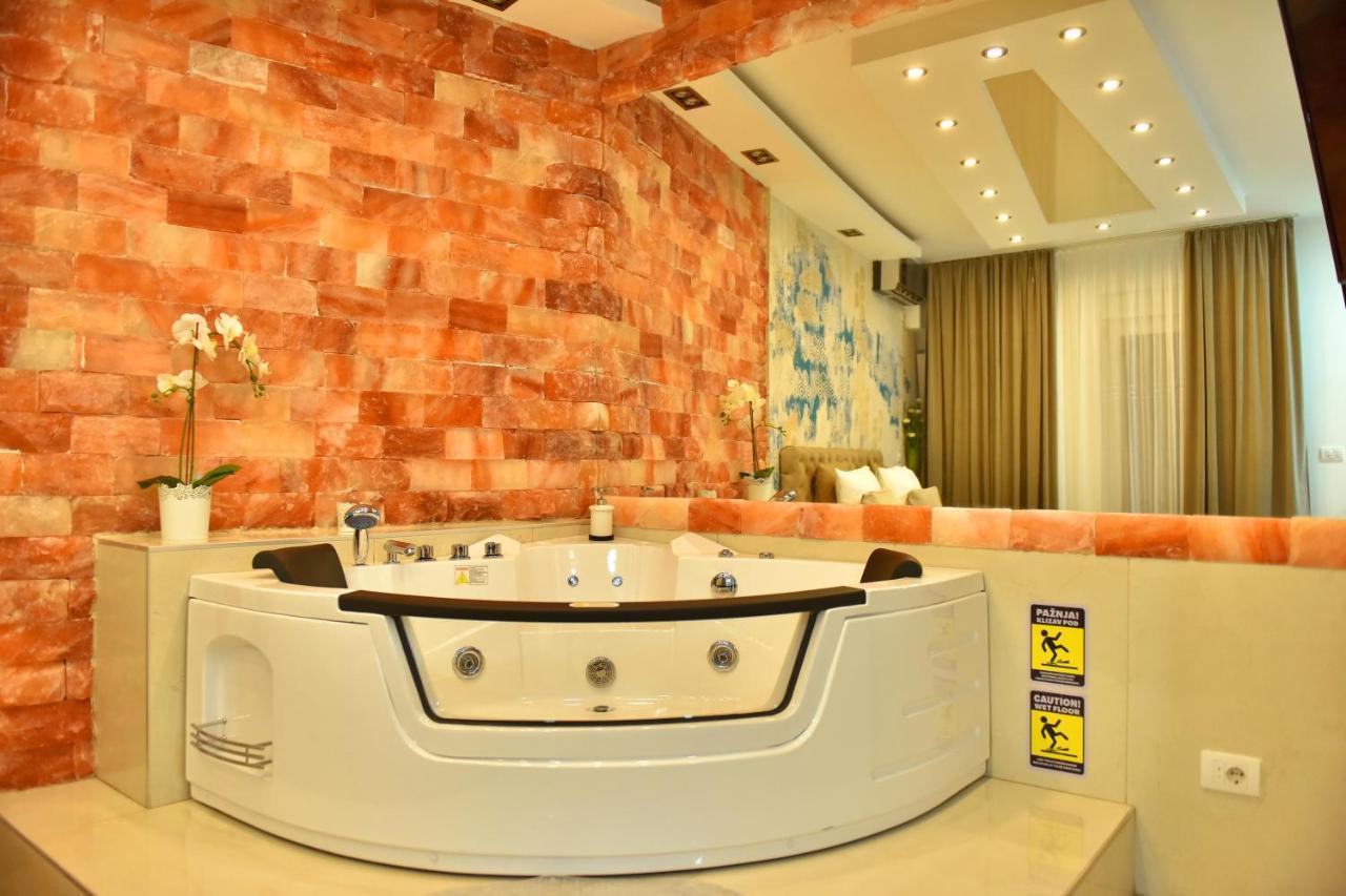 Design Apartment Premium Spa Lux 4 Star "Dubai" Completely Private Wellness & Spa Free Included Sauna & Jacuzzi & Salt Wall & Fire Place & 3D Ceilings & Business Wifi & Netflix & Keyless Code Entry & Full Smart App & Secure 2 Parking Place ชูปริยา ภายนอก รูปภาพ