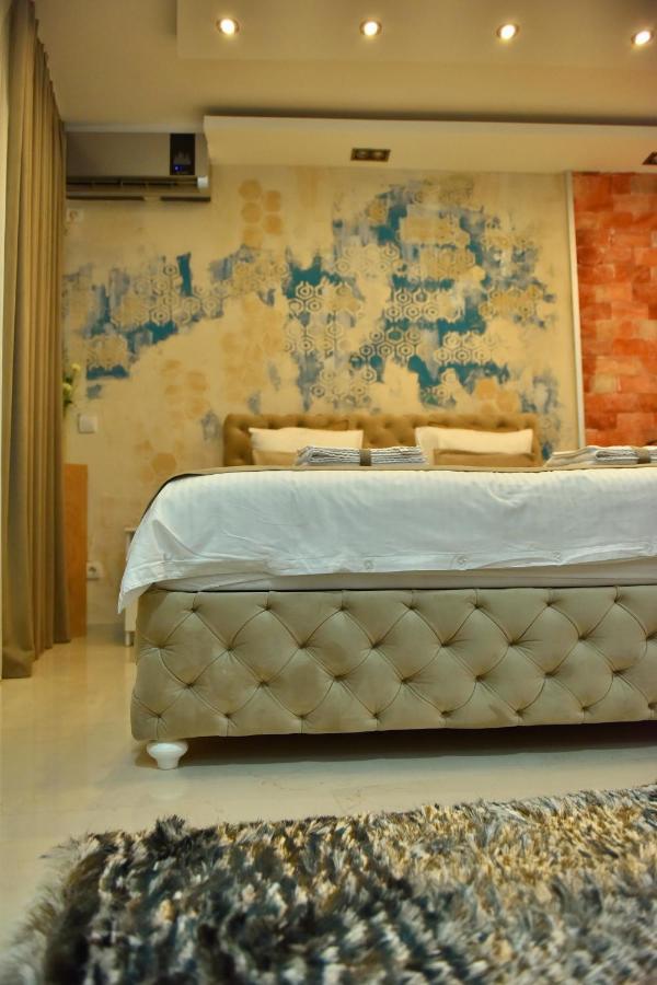 Design Apartment Premium Spa Lux 4 Star "Dubai" Completely Private Wellness & Spa Free Included Sauna & Jacuzzi & Salt Wall & Fire Place & 3D Ceilings & Business Wifi & Netflix & Keyless Code Entry & Full Smart App & Secure 2 Parking Place ชูปริยา ภายนอก รูปภาพ