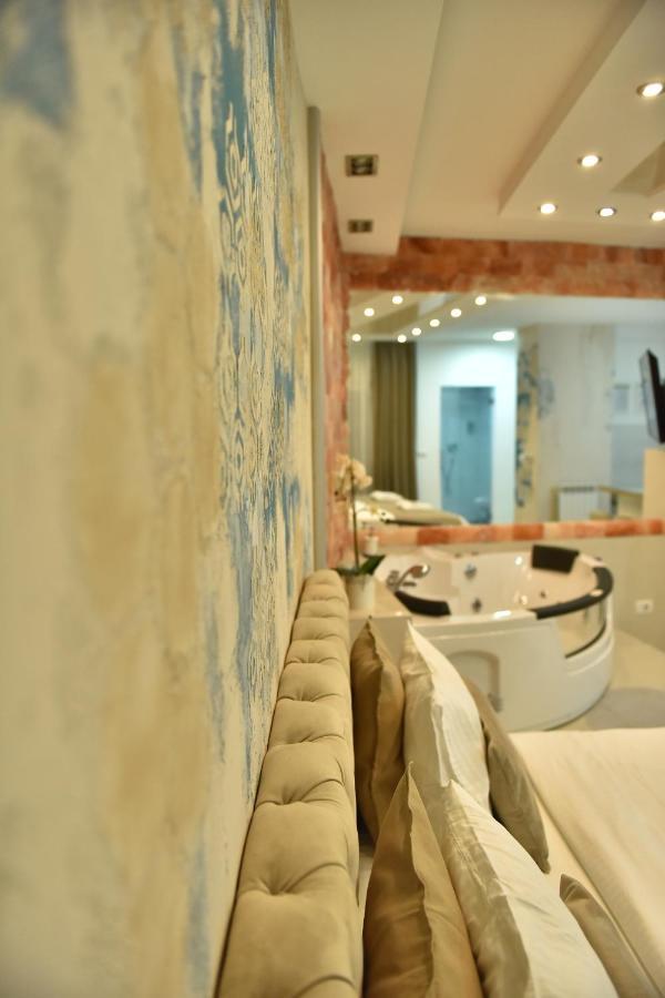 Design Apartment Premium Spa Lux 4 Star "Dubai" Completely Private Wellness & Spa Free Included Sauna & Jacuzzi & Salt Wall & Fire Place & 3D Ceilings & Business Wifi & Netflix & Keyless Code Entry & Full Smart App & Secure 2 Parking Place ชูปริยา ภายนอก รูปภาพ