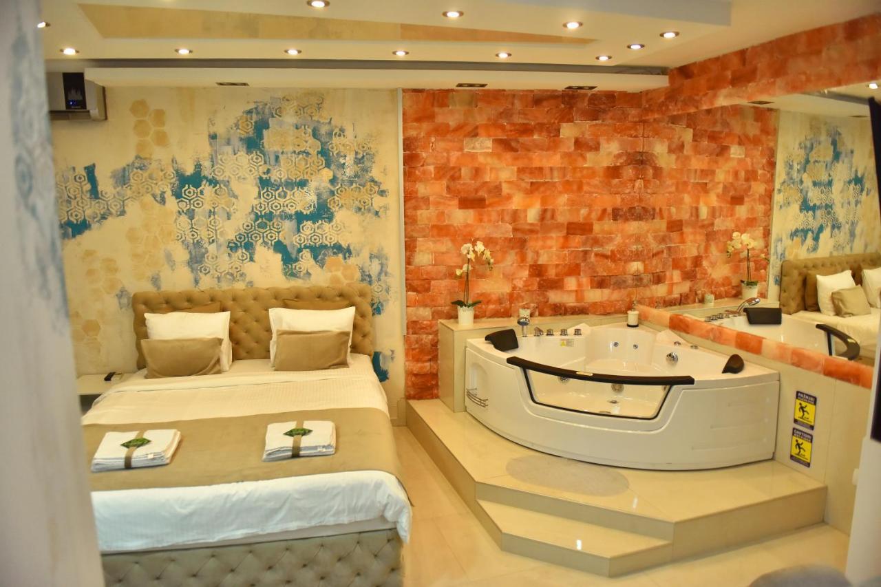 Design Apartment Premium Spa Lux 4 Star "Dubai" Completely Private Wellness & Spa Free Included Sauna & Jacuzzi & Salt Wall & Fire Place & 3D Ceilings & Business Wifi & Netflix & Keyless Code Entry & Full Smart App & Secure 2 Parking Place ชูปริยา ภายนอก รูปภาพ