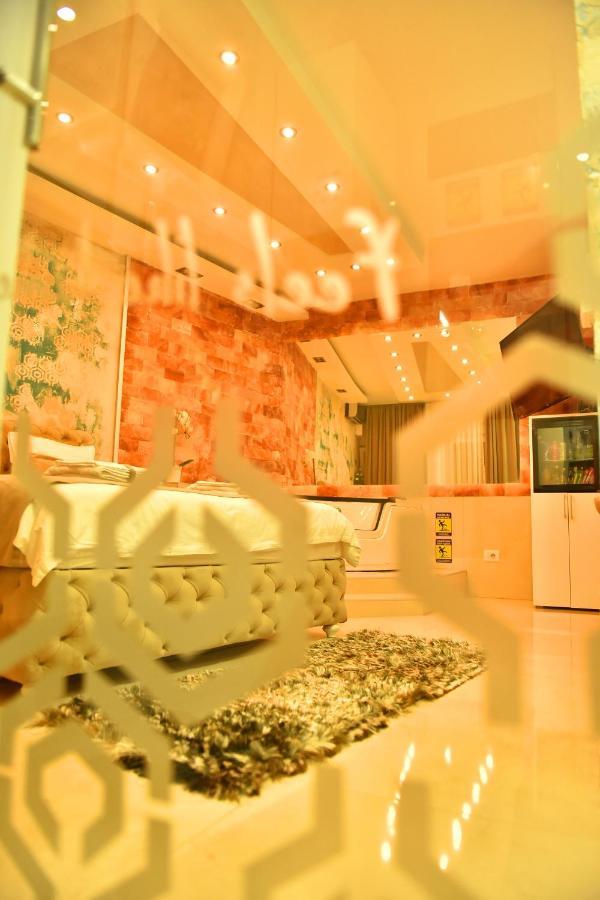 Design Apartment Premium Spa Lux 4 Star "Dubai" Completely Private Wellness & Spa Free Included Sauna & Jacuzzi & Salt Wall & Fire Place & 3D Ceilings & Business Wifi & Netflix & Keyless Code Entry & Full Smart App & Secure 2 Parking Place ชูปริยา ภายนอก รูปภาพ
