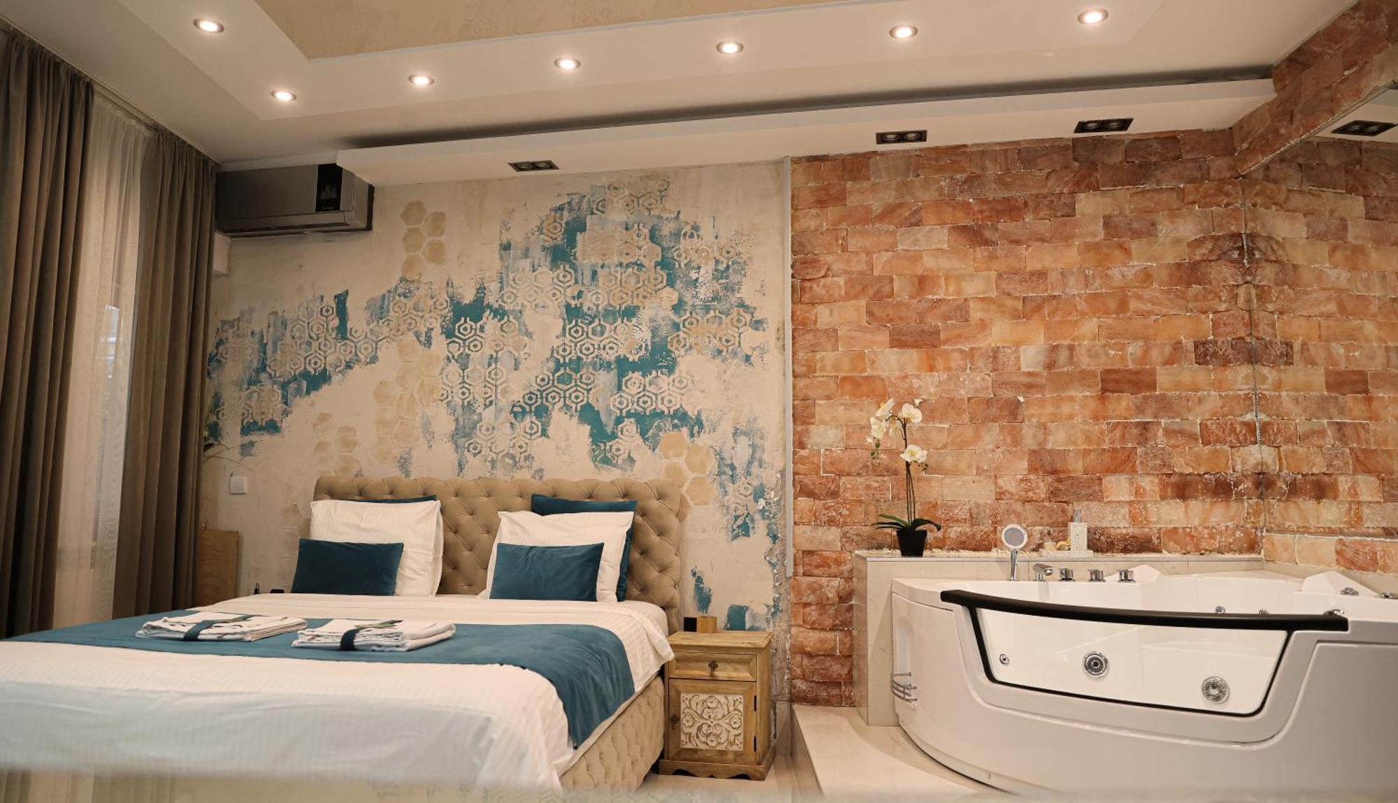 Design Apartment Premium Spa Lux 4 Star "Dubai" Completely Private Wellness & Spa Free Included Sauna & Jacuzzi & Salt Wall & Fire Place & 3D Ceilings & Business Wifi & Netflix & Keyless Code Entry & Full Smart App & Secure 2 Parking Place ชูปริยา ภายนอก รูปภาพ